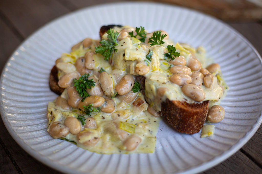 Butter Beans and Leeks in Creamy Garlic Sauce